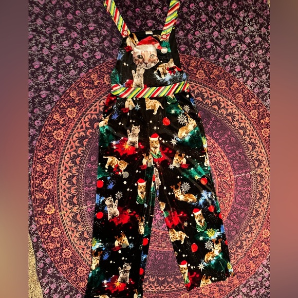 No Boundaries Festive Cat Holiday Romper - Picture 1 of 5
